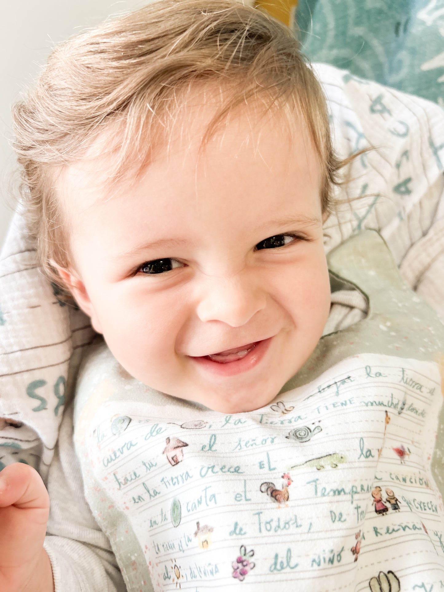 Babero La Tierra es la casa de todos